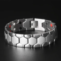 Pulsera de acero de titanio con bola de moda dominante para hombre, pulsera magnética energética 4 en 1, exquisita joyería resistente al agua y al color, regalo para familiares y amigos, regalo para el Día del Padre.
