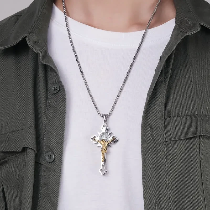 Collar con colgante de cruz de protección de Benedict