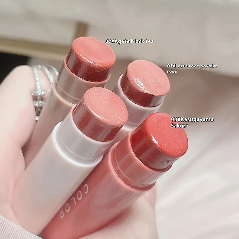 Bálsamo labial hidratante con color que difumina las líneas de expresión