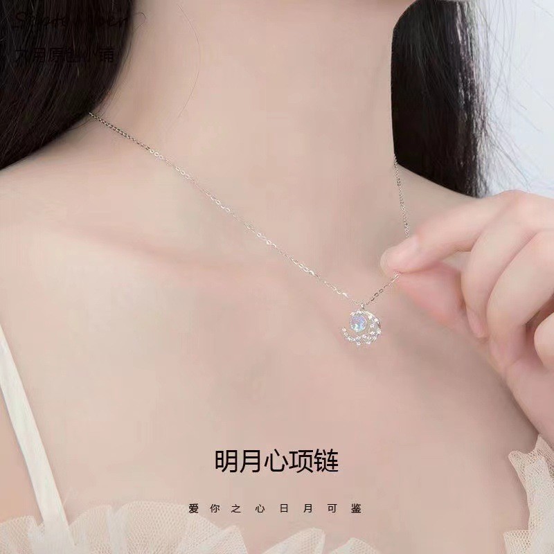 Collar de cadena con forma de luna y estrella de otoño