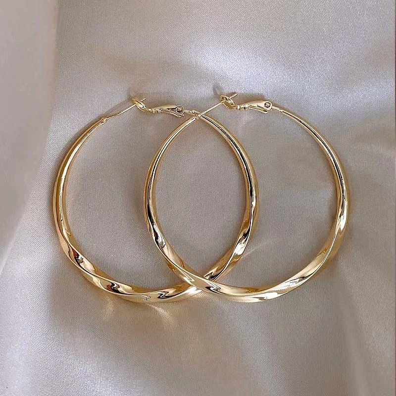 Twisted Eyelet Simple And Stylish Earrings