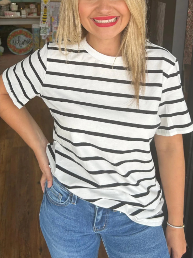 Camiseta de manga corta con cuello redondo y rayas de moda para mujer