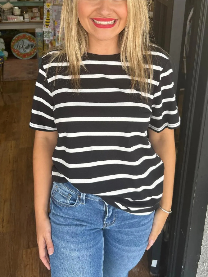 Camiseta de manga corta con cuello redondo y rayas de moda para mujer