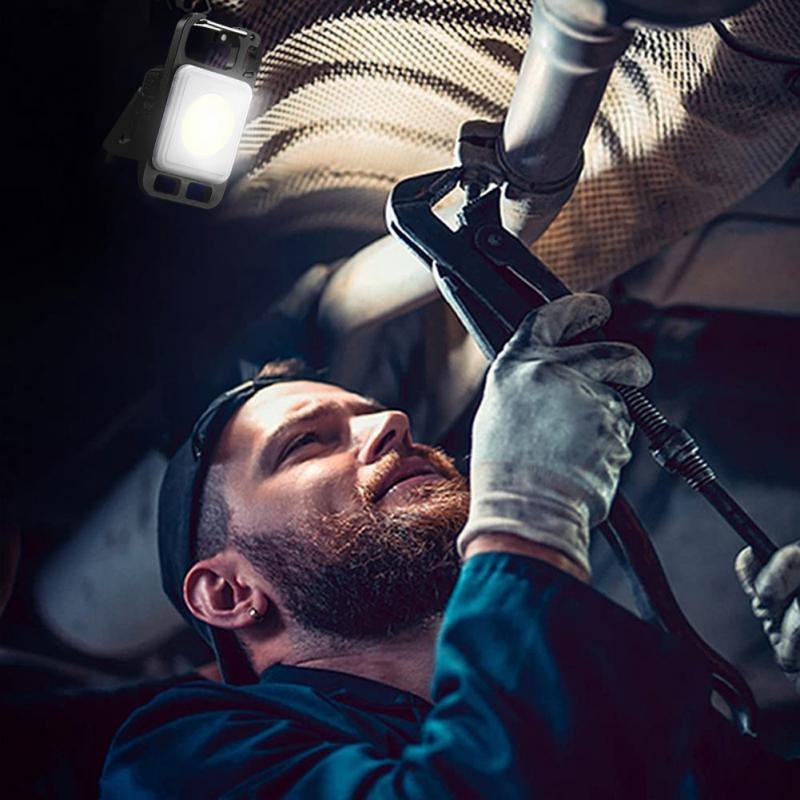 Mini llavero de bolsillo con luz LED: lámpara ultraligera para acampar al aire libre, linterna de trabajo multifuncional recargable por USB.