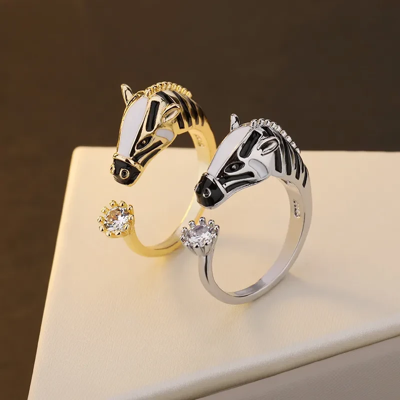 Anillo ajustable de diamantes de cebra con forma de animal
