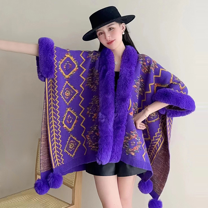 Capa tipo chal con bola de pelo de estilo étnico
