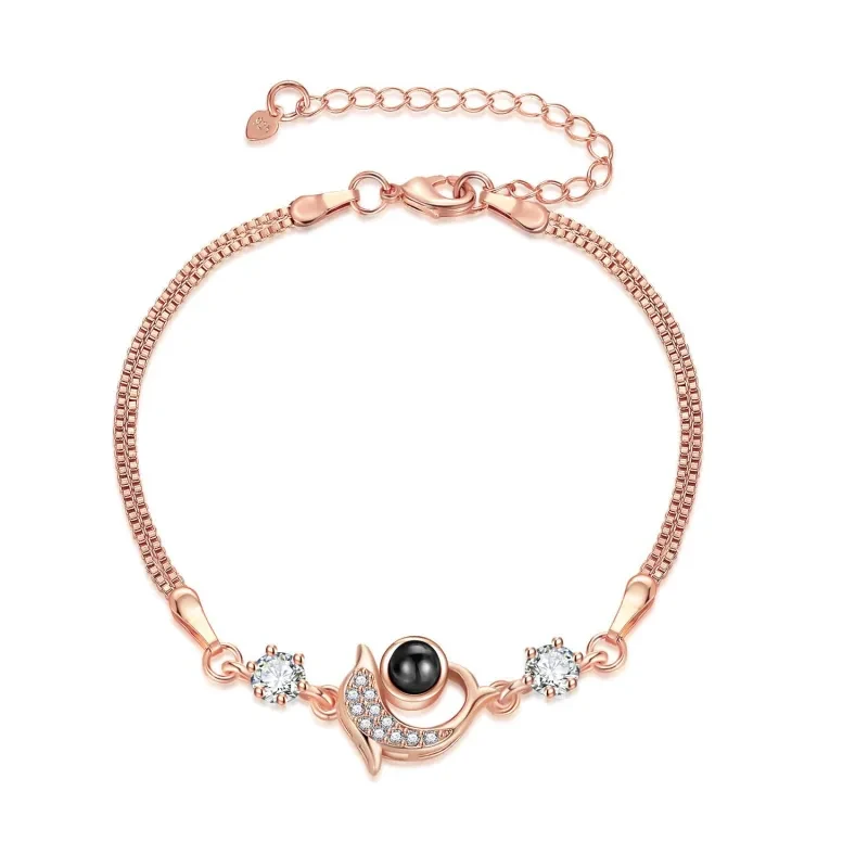 Elegante pulsera con dije de luna creciente para mujer