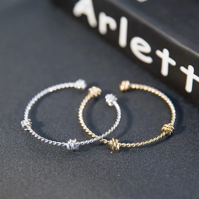 Pulsera ajustable con nudo de cuerda retorcida