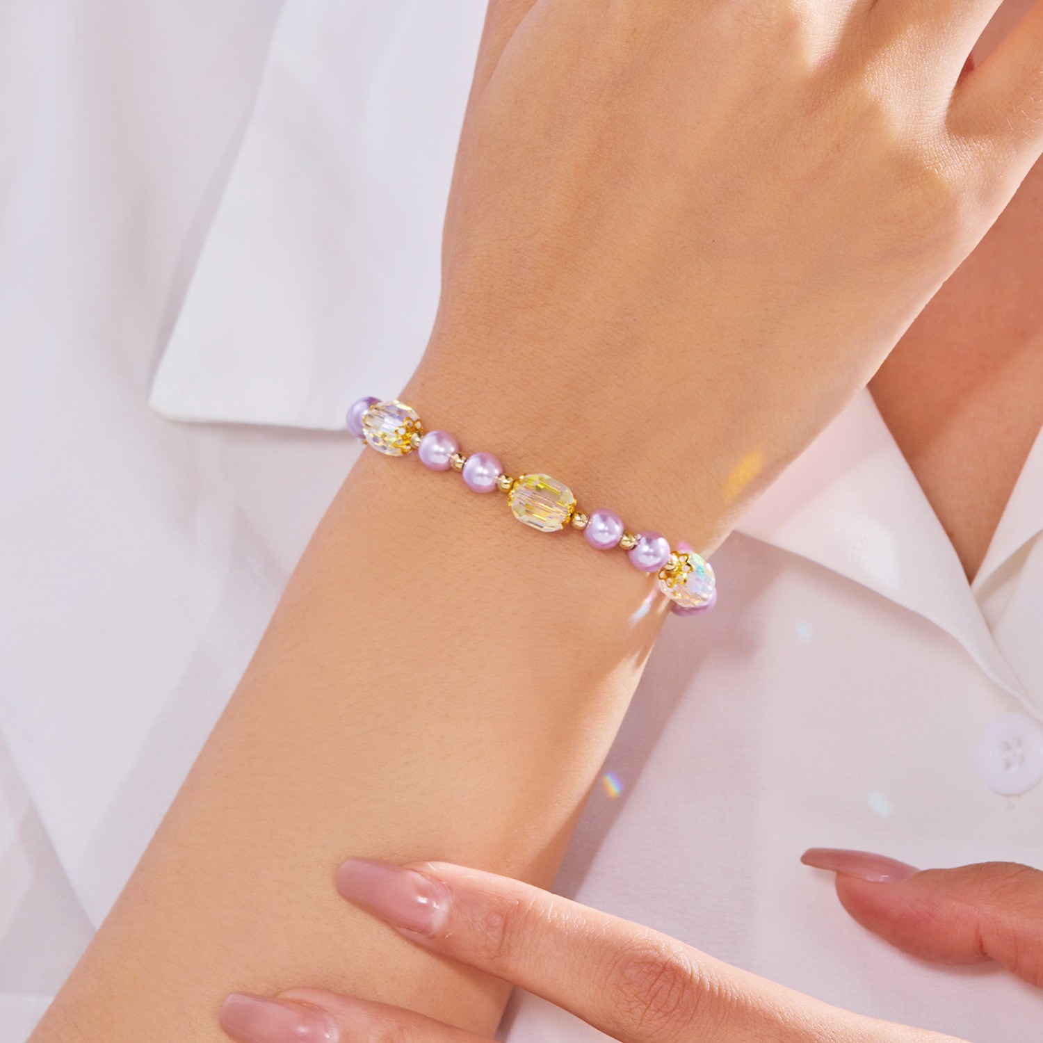 Elegante pulsera de perlas pastel y cuentas de cristal