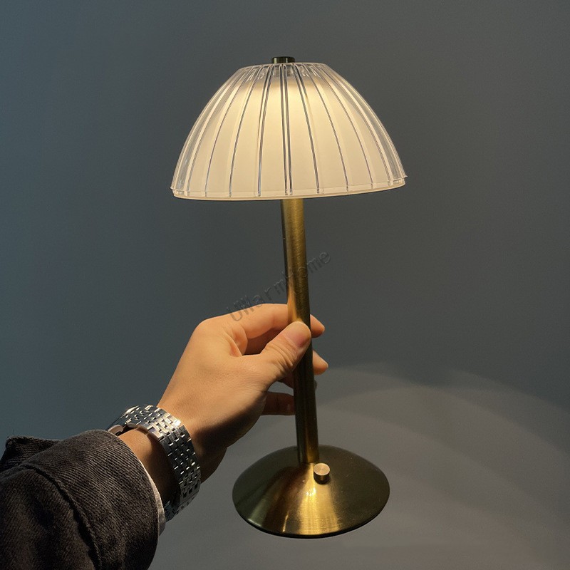 Lámpara de mesa LED retro: luz nocturna recargable y regulable para restaurantes, exteriores, escritorios y regalos de Navidad.