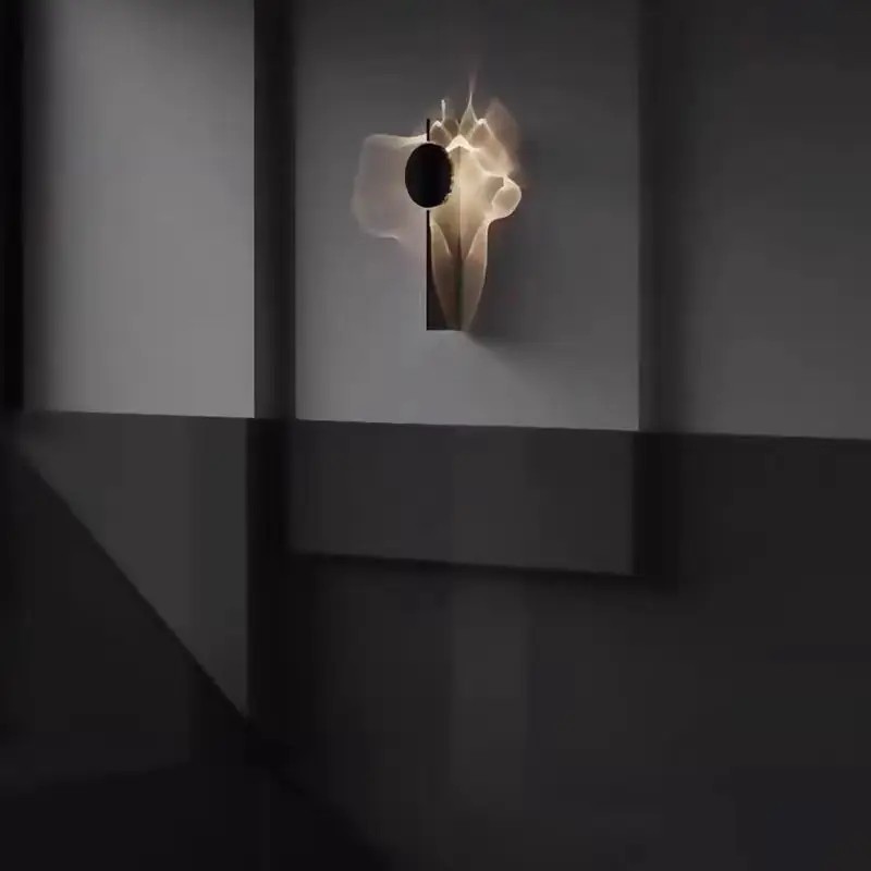 Lámpara de pared cromada creativa: aplique LED giratorio de acero inoxidable para sala de estar, fondo de TV y decoración de pasillos.