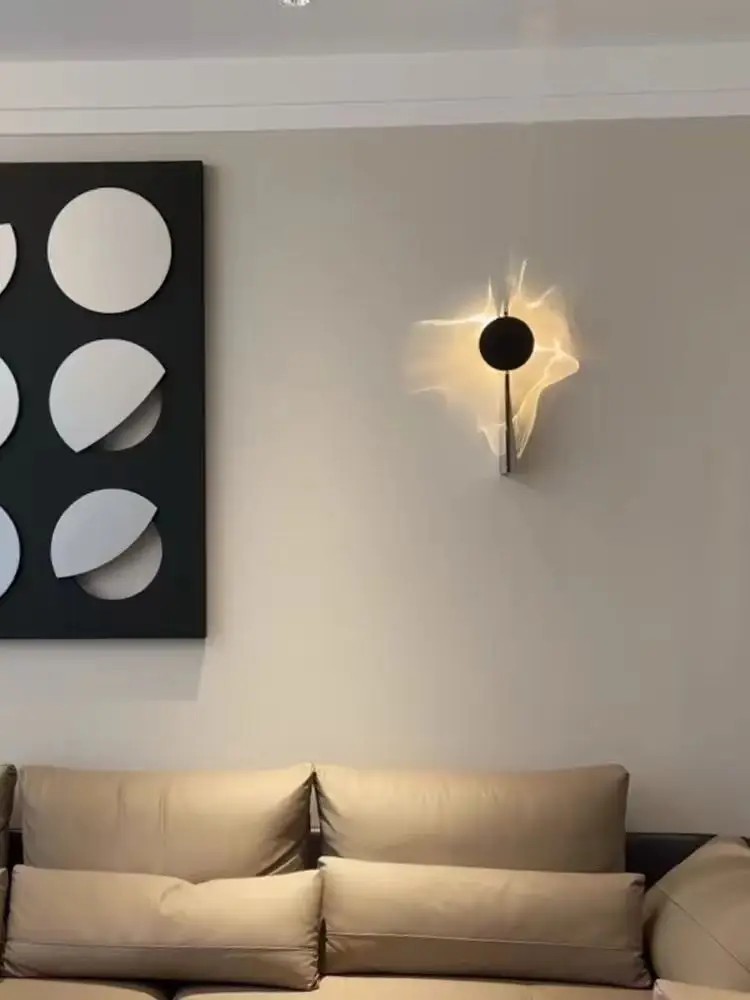 Lámpara de pared cromada creativa: aplique LED giratorio de acero inoxidable para sala de estar, fondo de TV y decoración de pasillos.