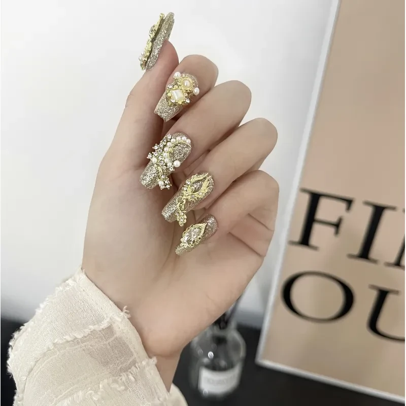 Belleza de uñas con acabado elegante
