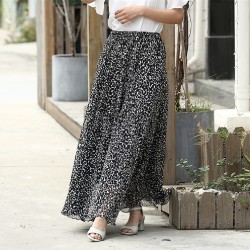 Falda de gasa con estampado floral y cintura alta.