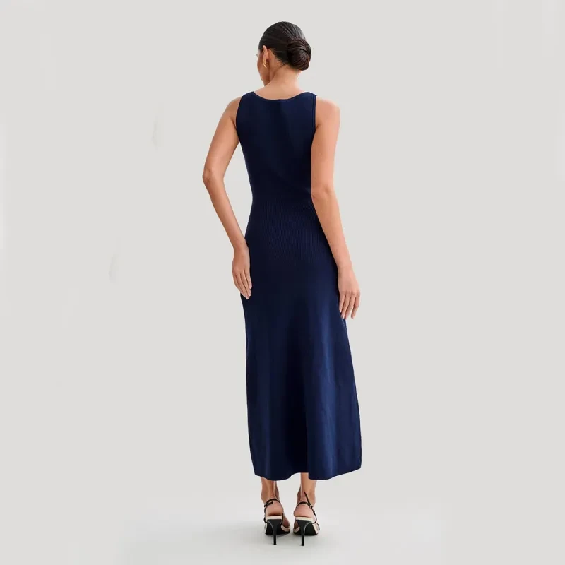 Elegante vestido ajustado sin mangas de punto