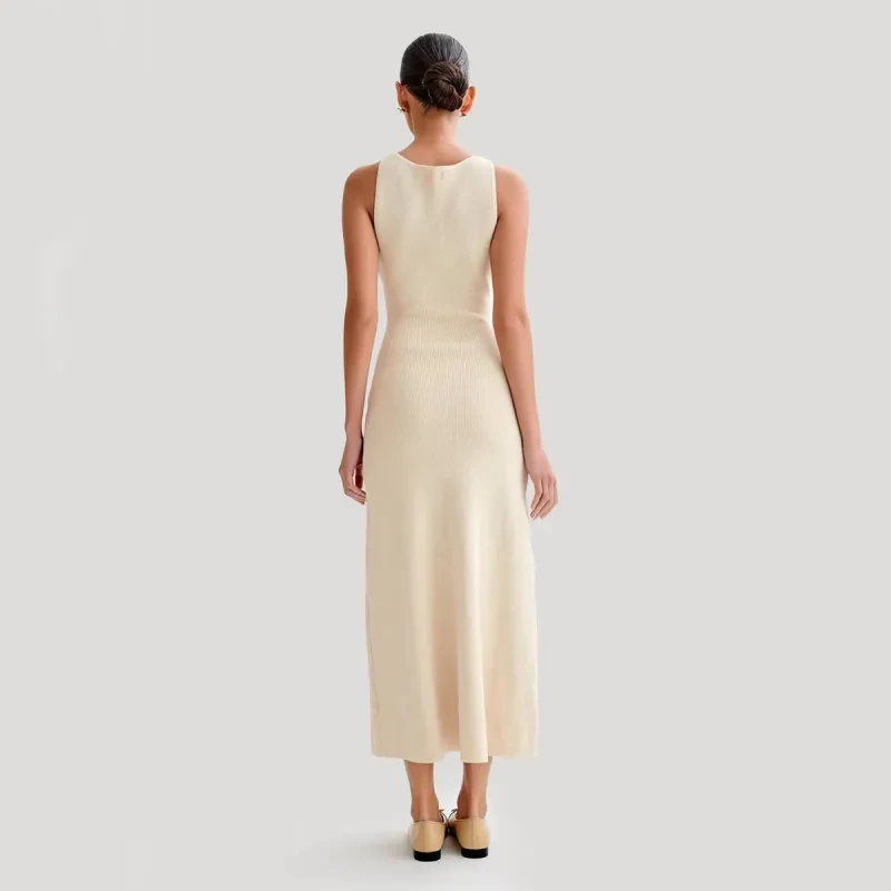 Elegante vestido ajustado sin mangas de punto