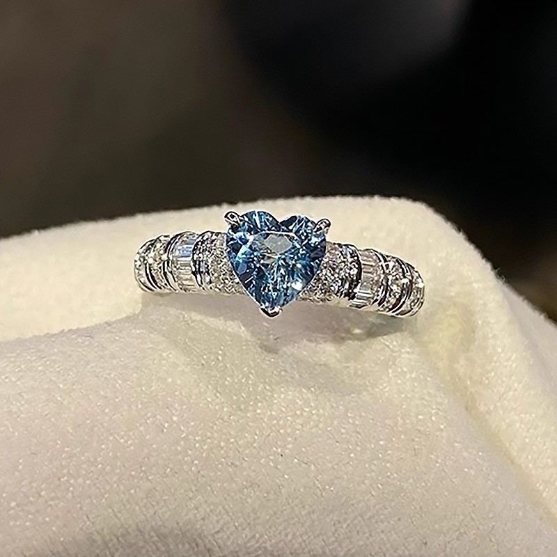 Anillo de aguamarina artificial con forma de corazón y diamante de alto carbono