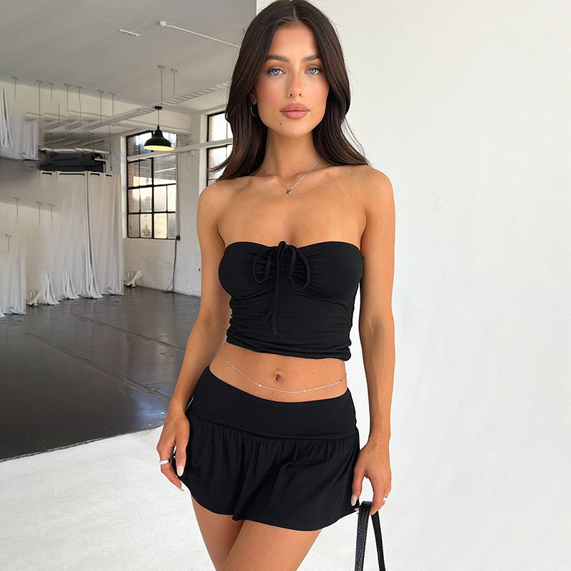 Trajes de mujer de verano con top de tubo sin mangas y falda plisada
