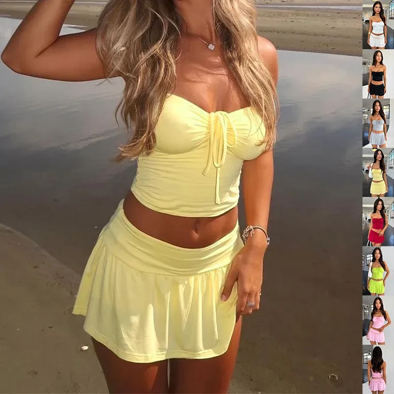 Trajes de mujer de verano con top de tubo sin mangas y falda plisada