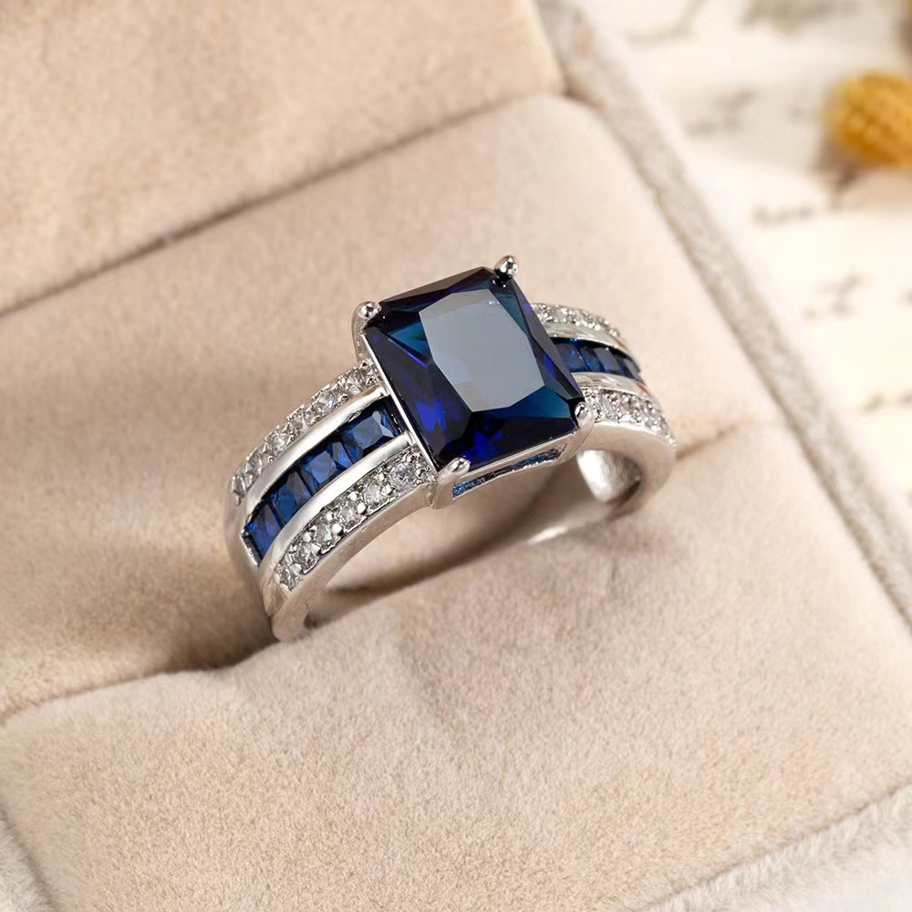Elegante conjunto de anillos de zafiro y amatista