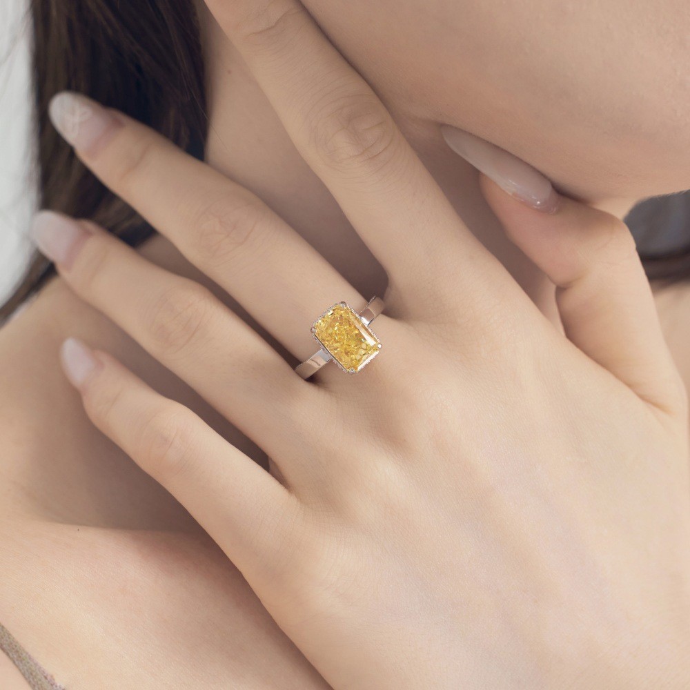 Anillo de plata de ley S925 con corte rectangular de flor de hielo y circonita 8A con diseño de incrustaciones laterales