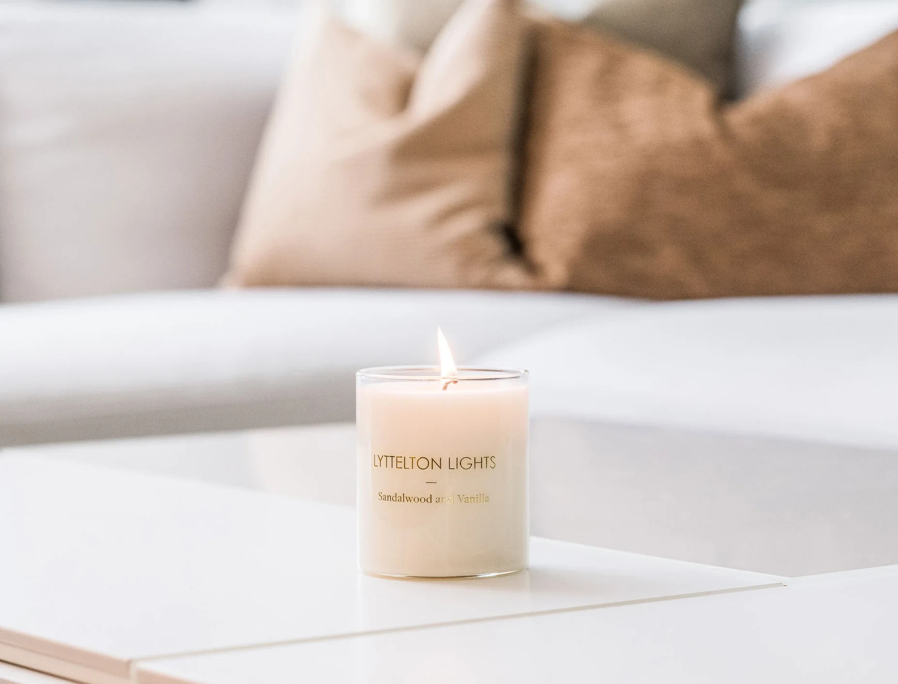 Paquete de plantas y velas para el Día de la Madre