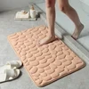 Alfombra de baño con relieve de adoquines