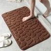 Alfombra de baño con relieve de adoquines