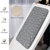 Alfombra de baño con relieve de adoquines