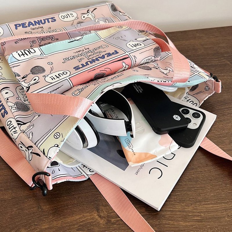 MINISO Bolso de mano con estampado de Snoopy, moderno, de gran capacidad, informal, de un solo hombro, de nailon rosa