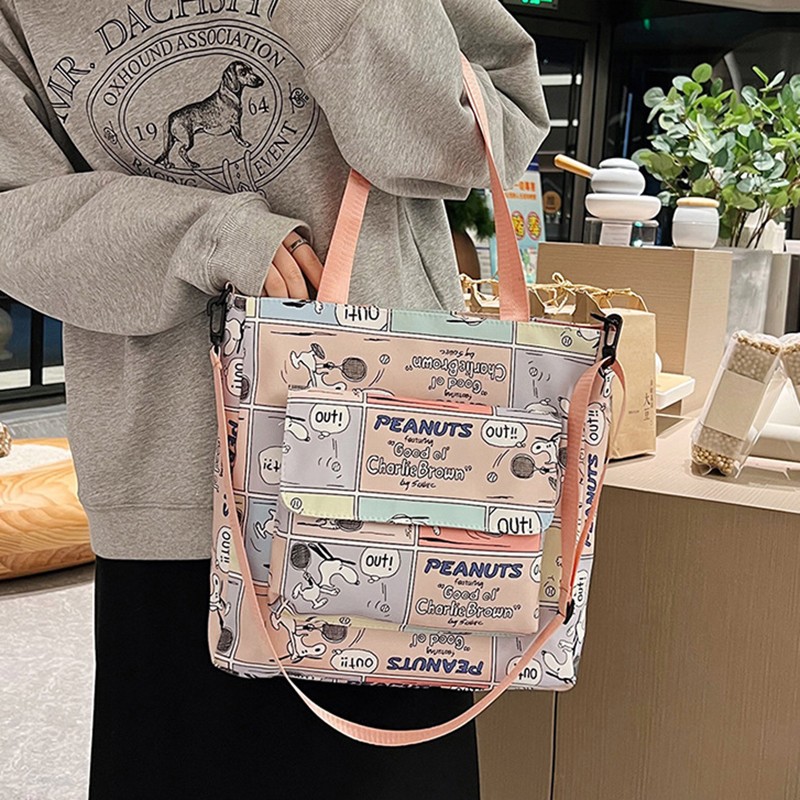 MINISO Bolso de mano con estampado de Snoopy, moderno, de gran capacidad, informal, de un solo hombro, de nailon rosa