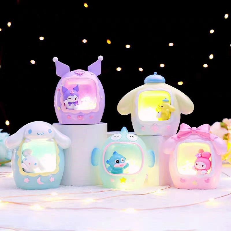 Caja ciega original MINISO Kuromi Melody de dibujos animados, luz nocturna de luna, decoración, adornos, juguetes, regalo para niñas, regalos de cumpleaños para niños.
