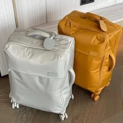 Maleta con ruedas universales