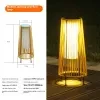 Lámpara de mesa ahuecada de bambú tejido