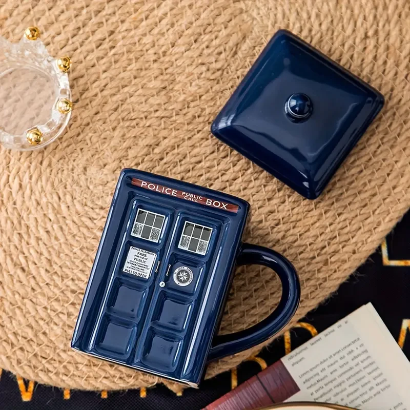 Taza de cerámica de 450 ml con tapa - Diseño de cabina telefónica británica