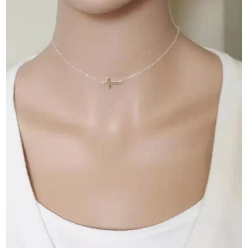 Collar de clavícula con cruz de moda de estilo sencillo