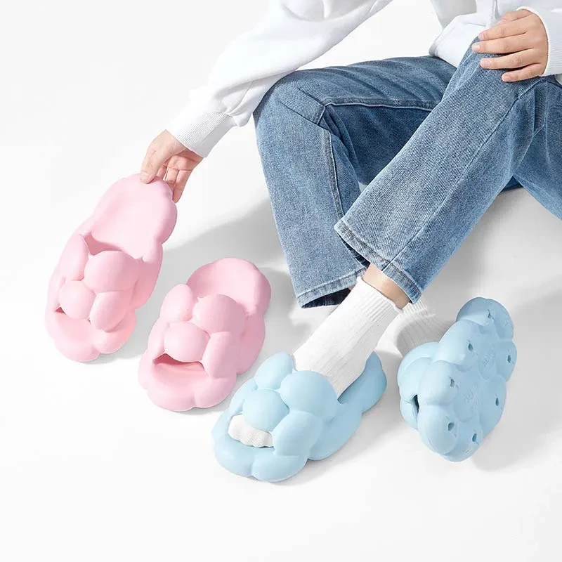 Pantuflas con diseño de nubes suaves