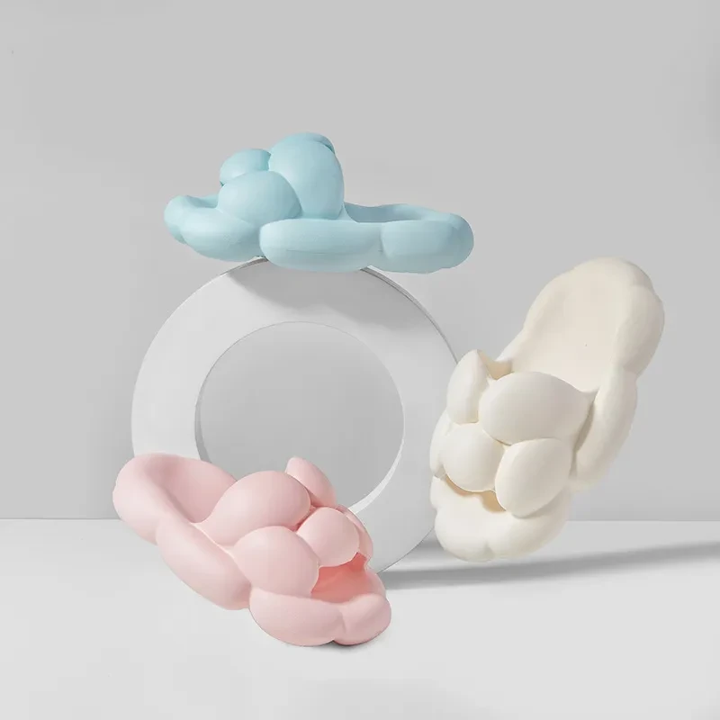 Pantuflas con diseño de nubes suaves