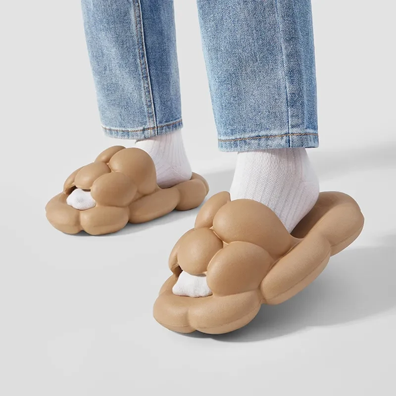 Pantuflas con diseño de nubes suaves