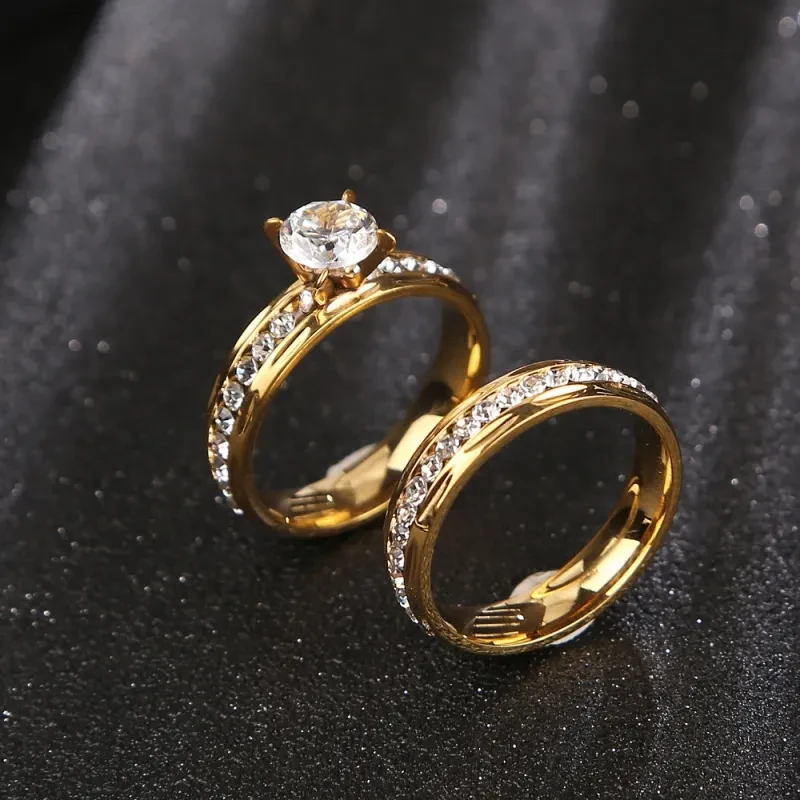 Anillo de boda con circonita cúbica y elegancia dorada - Joyería nupcial bañada en oro de 18 quilates