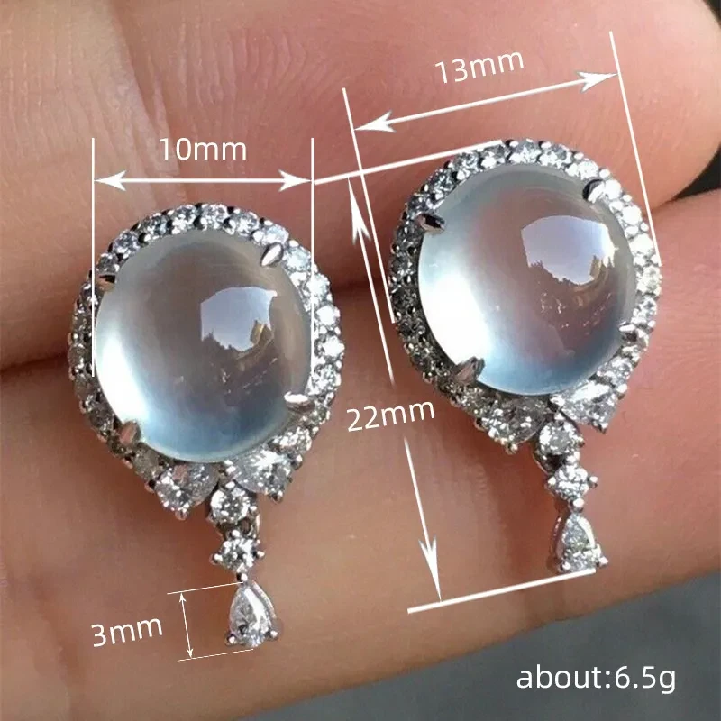 Elegantes pendientes de botón con piedras preciosas simuladas de luz de luna blanca