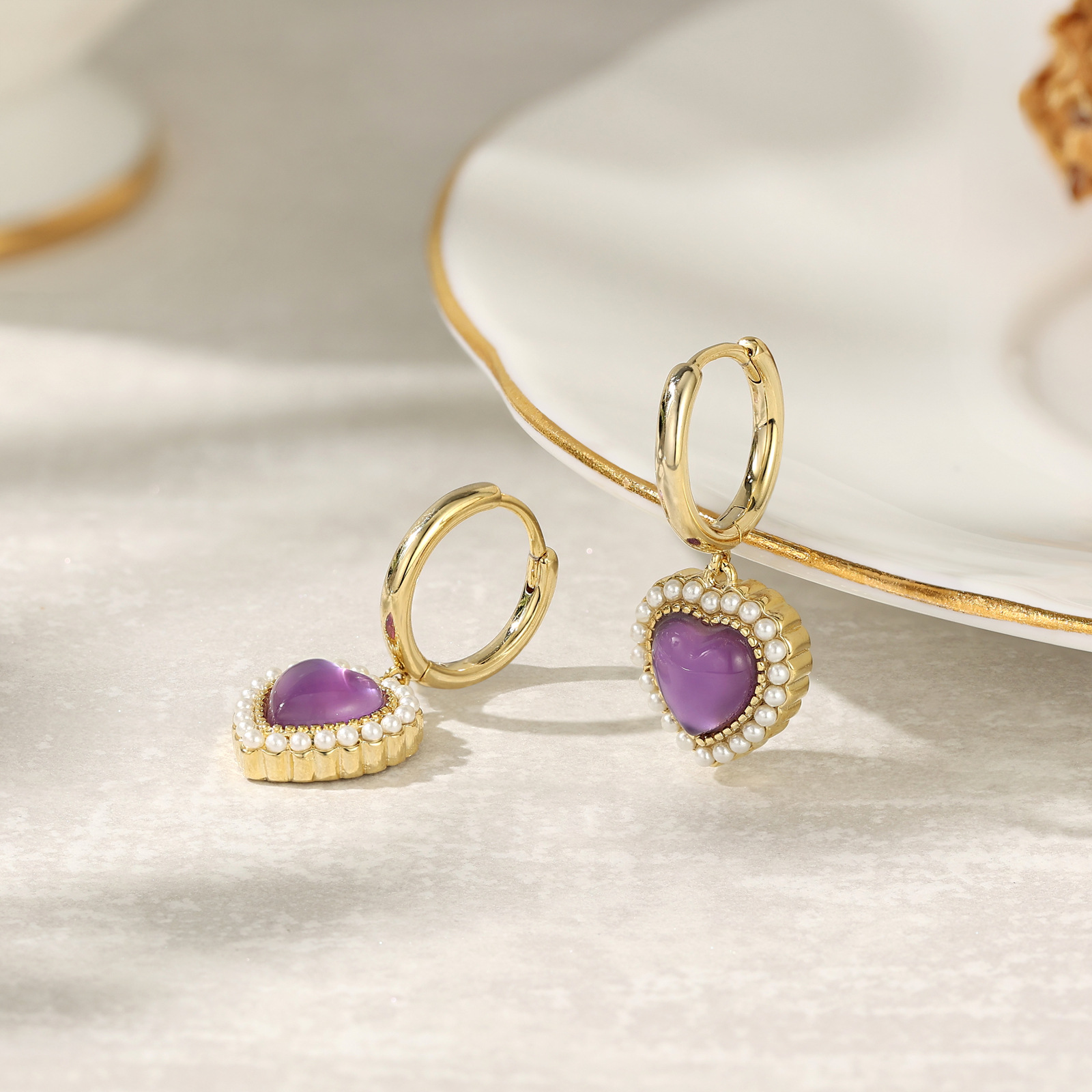 Pendientes de botón con forma de corazón de cristal violeta natural francés, estilo retro, con un toque de amor.