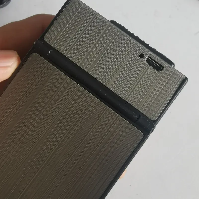 Encendedor y cigarrillos 2 en 1 recargable por USB: elegante porta cigarrillos para hombre, resistente a la humedad y duradero.