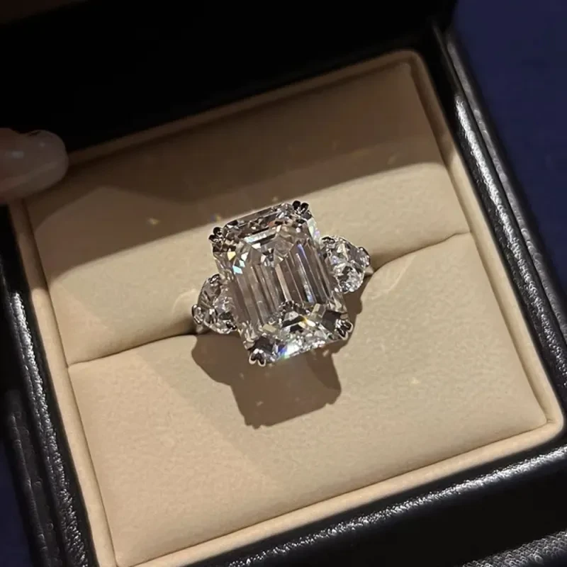 Anillo de plata de ley con corte de pagoda de azúcar en cubos europeos y americanos