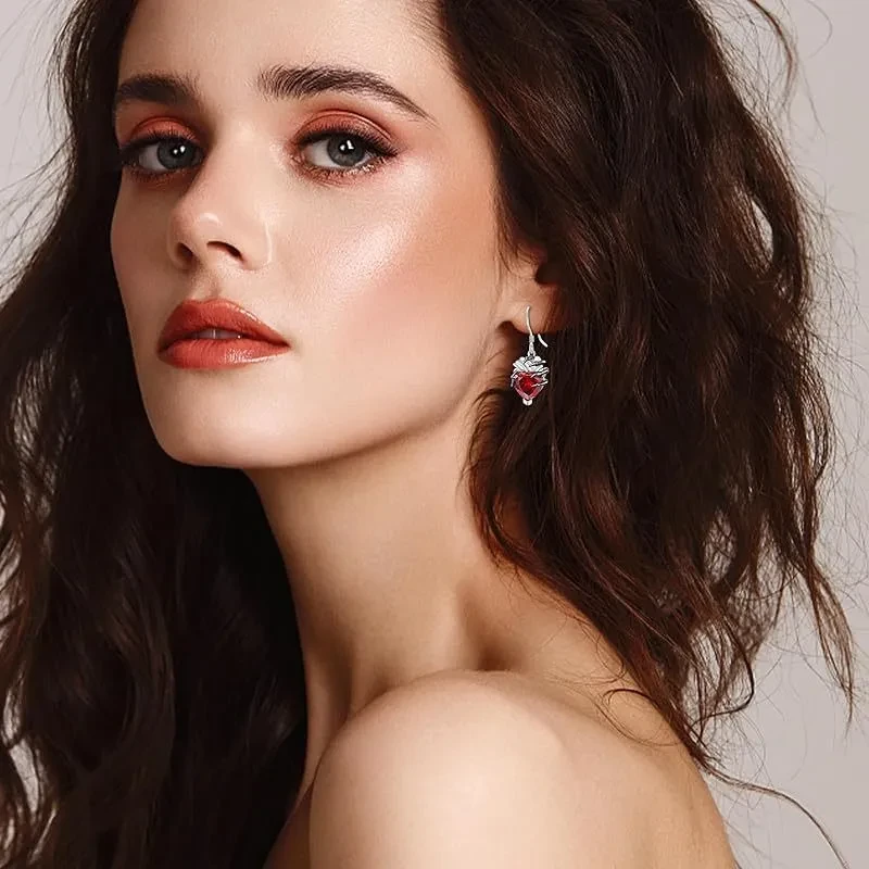 Pendientes de mano de calavera con forma de corazón de Halloween