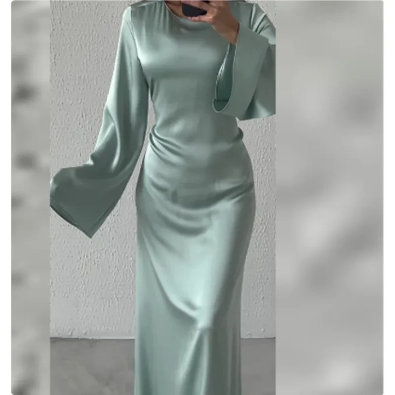 Vestido ceñido con cuello redondo y manga larga para mujer