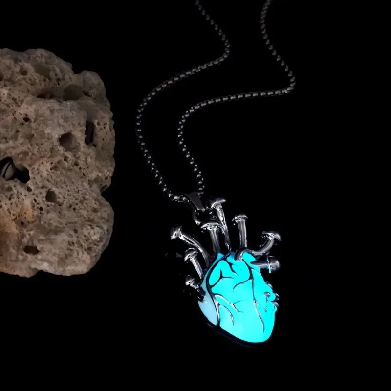 Collar con colgante de corazón luminoso de aleación de zinc