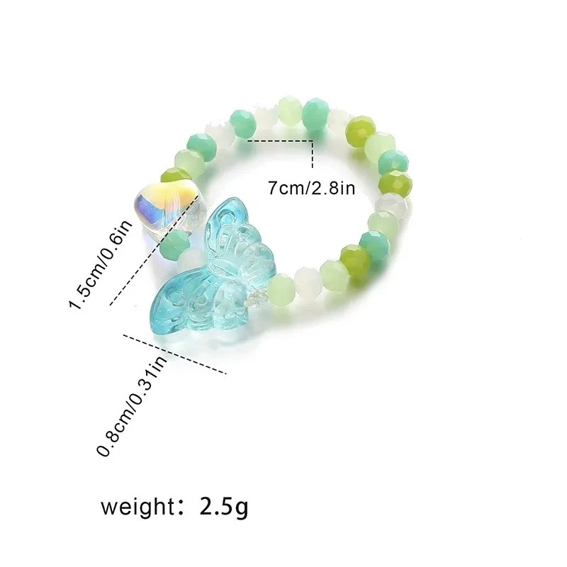 Bonito anillo de cuentas de cristal verde con dijes de mariposa y corazón transparentes