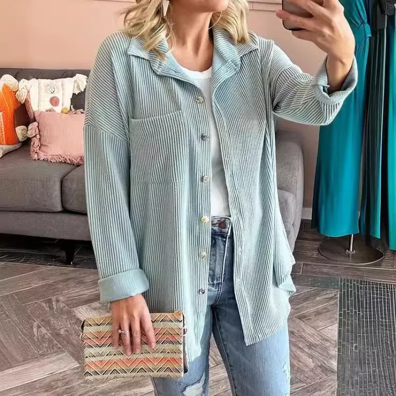 Camisa de manga larga con bolsillo de color contrastante a rayas