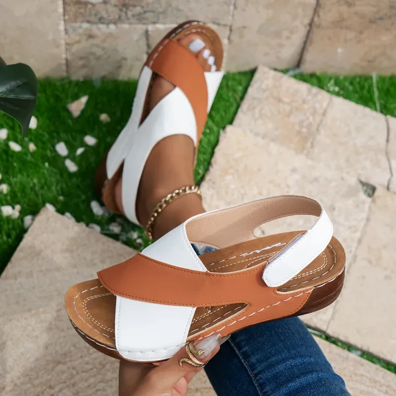 Sandalias de cuña de verano con tiras cruzadas y diseño de bloques de color para mujer